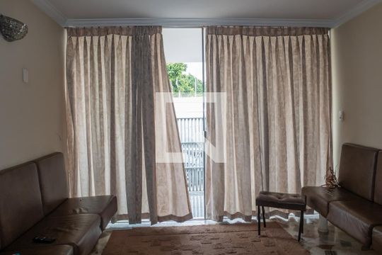 Casa à venda com 3 quartos, 234m² em Jardim Cidapel, Jundiaí