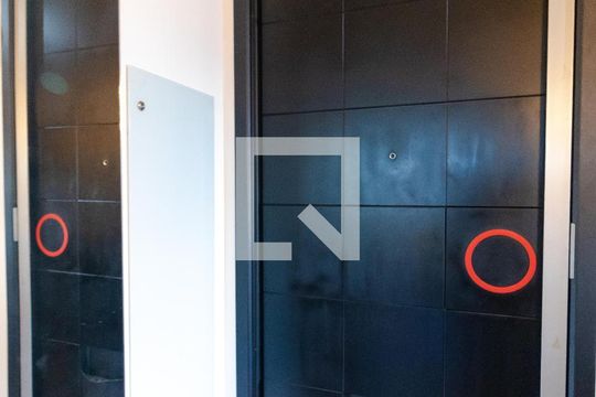 Salas - Porta de apartamento para alugar com 1 quarto, 70m² em Cambuí, Campinas