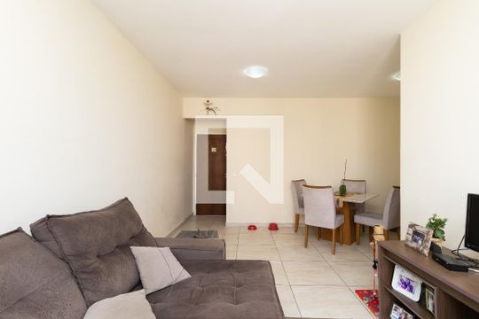 Sala de apartamento para alugar com 3 quartos, 75m² em Jardim Tamoio, Jundiaí