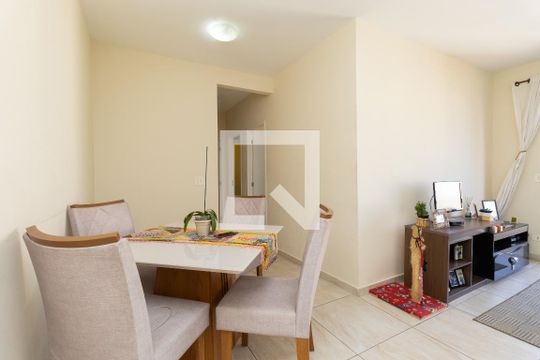 Sala de apartamento para alugar com 3 quartos, 75m² em Jardim Tamoio, Jundiaí