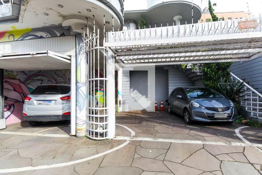 Garagem de casa para alugar com 4 quartos, 536m² em Rio Branco, Porto Alegre