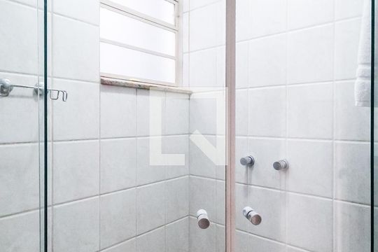 Banheiro 3 de casa para alugar com 4 quartos, 536m² em Rio Branco, Porto Alegre