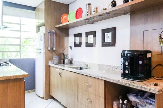 Cozinha de casa para alugar com 4 quartos, 536m² em Rio Branco, Porto Alegre