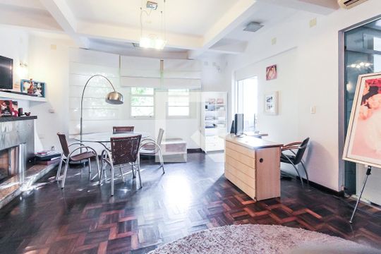 Sala 1 de casa à venda com 4 quartos, 536m² em Rio Branco, Porto Alegre