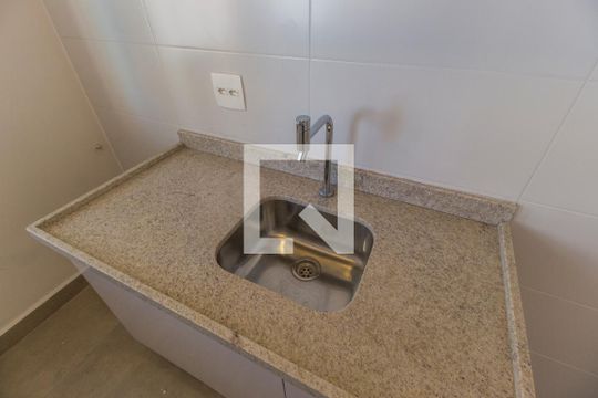Detalhe cozinha de kitnet/studio à venda com 1 quarto, 49m² em Alphaville Empresarial, Barueri