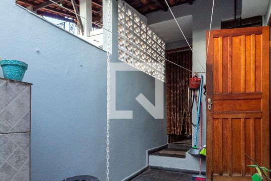 Área de Serviço de casa à venda com 5 quartos, 370m² em Jardim Santa Barbara, Guarulhos