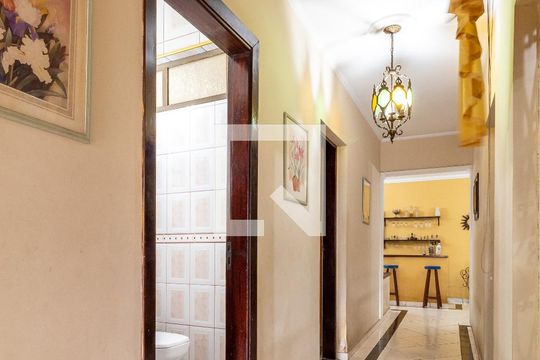 Corredor Inferior de casa para alugar com 5 quartos, 370m² em Jardim Santa Barbara, Guarulhos