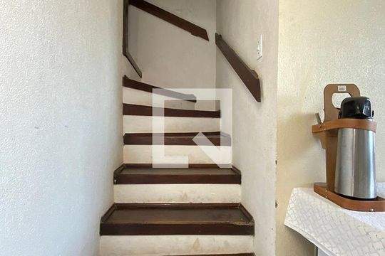 Escada de casa à venda com 3 quartos, 90m² em Fazenda São Borja, São Leopoldo