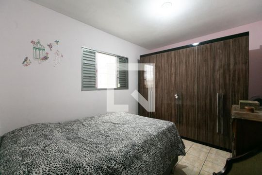 Quarto 1  de casa à venda com 3 quartos, 630m² em Vila Carmosina, São Paulo