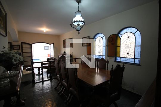 Sala de casa para alugar com 5 quartos, 342m² em Vila Campo Grande, São Paulo