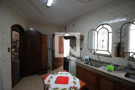 Cozinha de casa para alugar com 5 quartos, 342m² em Vila Campo Grande, São Paulo