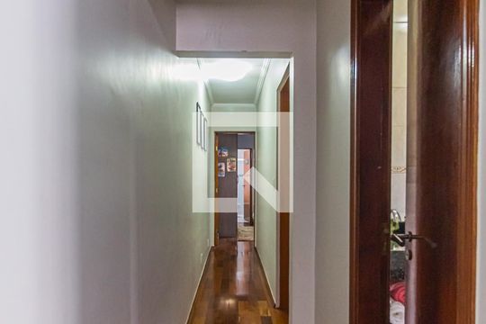 Corredor Dormitórios de casa à venda com 3 quartos, 300m² em Vila Camilopolis, Santo André