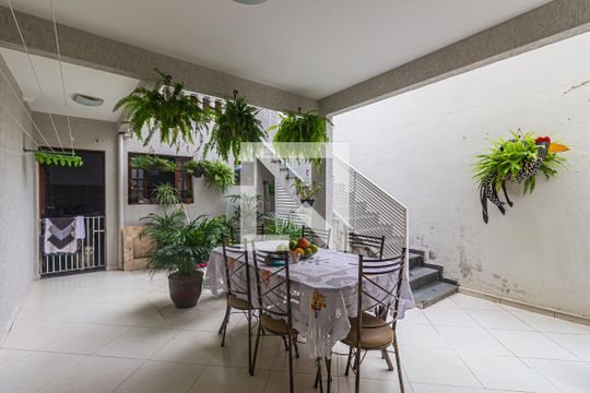 Quintal Fundos de casa à venda com 3 quartos, 300m² em Vila Camilopolis, Santo André