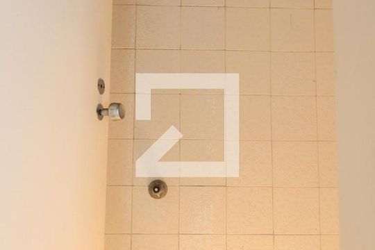 Banheiro de Serviço de apartamento para alugar com 2 quartos, 57m² em Moema, São Paulo