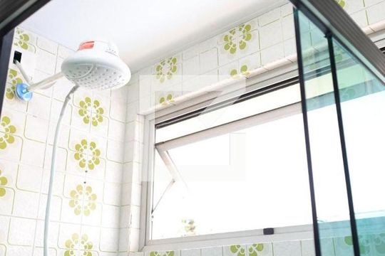 Banheiro de apartamento para alugar com 2 quartos, 57m² em Moema, São Paulo