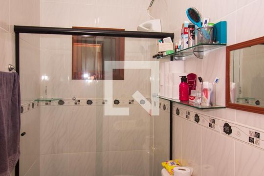 Banheiro da Suíte de casa à venda com 3 quartos, 270m² em Vila Nova, Porto Alegre