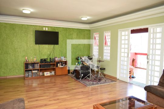 Casa à venda com 2 quartos, 174m² em Jardim Pacaembu, Jundiaí