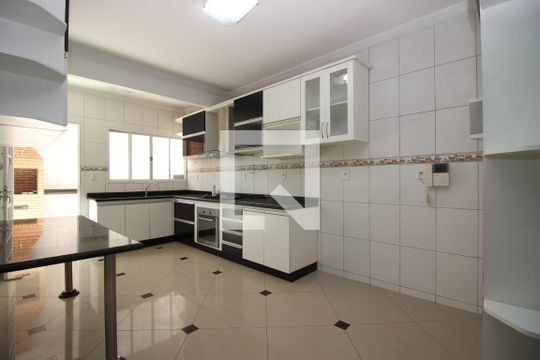Cozinha de apartamento para alugar com 3 quartos, 141m² em Área de Desenvolvimento Econômico (águas Claras), Brasília