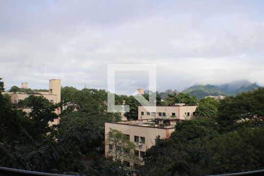 Sala de apartamento para alugar com 3 quartos, 85m² em Pechincha, Rio de Janeiro