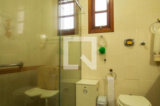 Banheiro da Suíte de casa à venda com 3 quartos, 243m² em Ipanema, Porto Alegre