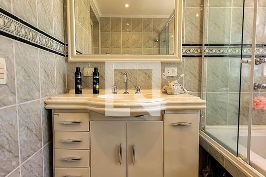 Banheiro Suíte 1 de casa à venda com 3 quartos, 149m² em Vila Liviero, São Paulo