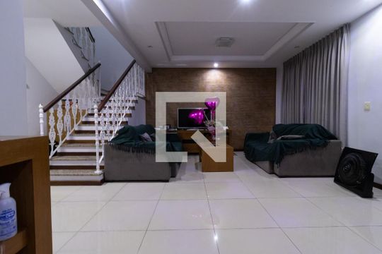 Sala de casa de condomínio à venda com 4 quartos, 200m² em Freguesia de Jacarepaguá, Rio de Janeiro