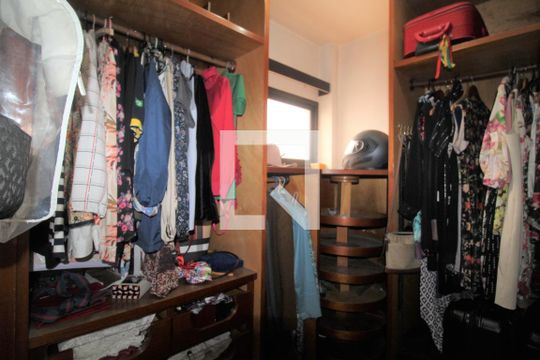 Closet suite 1 de apartamento à venda com 3 quartos, 240m² em Santa Paula, São Caetano do Sul