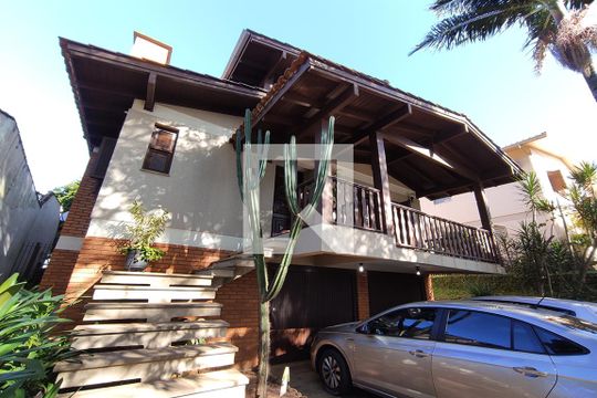 Fachada de casa à venda com 4 quartos, 350m² em Ideal, Novo Hamburgo