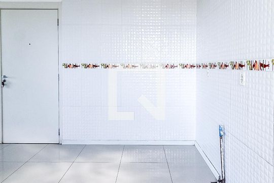 Cozinha de apartamento à venda com 2 quartos, 45m² em Rubem Berta, Porto Alegre