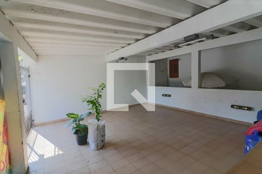 Garagem de casa para alugar com 3 quartos, 150m² em Jardim Pinheiros, São Paulo