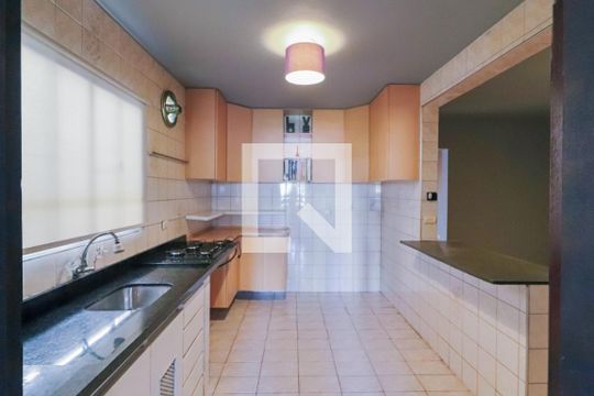 Cozinha de casa para alugar com 3 quartos, 150m² em Jardim Pinheiros, São Paulo