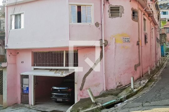 Fachada de casa para alugar com 1 quarto, 20m² em Vila Zat, São Paulo