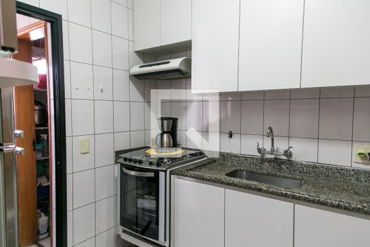 Cozinha de apartamento à venda com 3 quartos, 68m² em Vila Gustavo, São Paulo