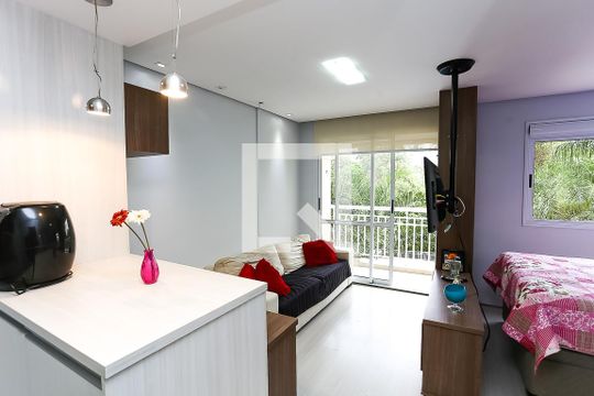 Sala de kitnet/studio para alugar com 1 quarto, 31m² em Jardim Ampliacao, São Paulo