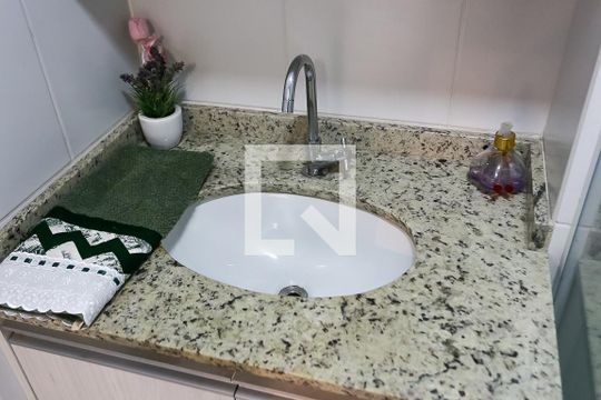 Banheiro de kitnet/studio para alugar com 1 quarto, 31m² em Jardim Ampliacao, São Paulo