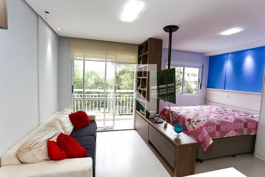 Sala de kitnet/studio para alugar com 1 quarto, 31m² em Jardim Ampliacao, São Paulo