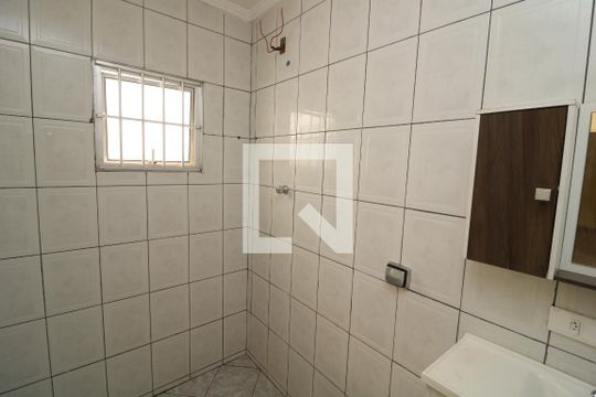 Banheiro Social de casa para alugar com 2 quartos, 70m² em Vila Alpina, São Paulo