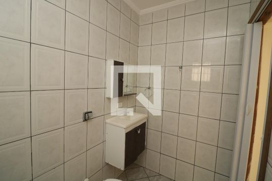 Banheiro Social de casa para alugar com 2 quartos, 70m² em Vila Alpina, São Paulo
