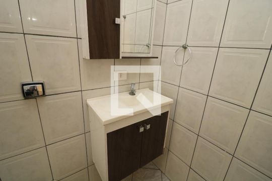 Banheiro Social de casa para alugar com 2 quartos, 70m² em Vila Alpina, São Paulo