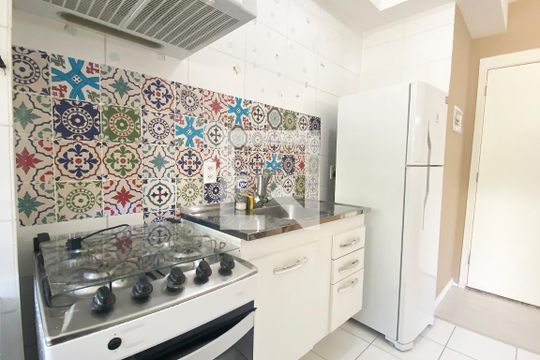 Cozinha de apartamento para alugar com 2 quartos, 51m² em Vila São João, Barueri