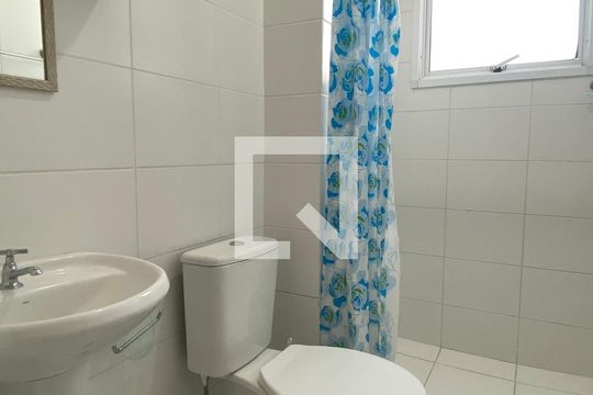 Banheiro de apartamento para alugar com 2 quartos, 51m² em Vila São João, Barueri