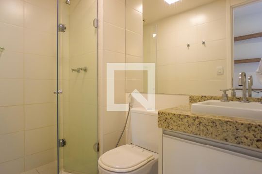Banheiro da Suíte de apartamento para alugar com 2 quartos, 80m² em Barra da Tijuca, Rio de Janeiro