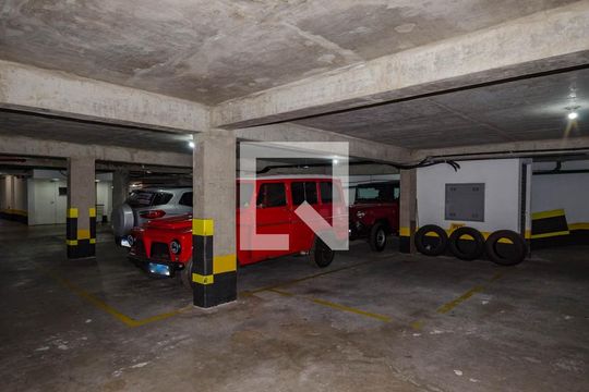 Garagem de apartamento para alugar com 1 quarto, 70m² em Vale do Sereno, Nova Lima