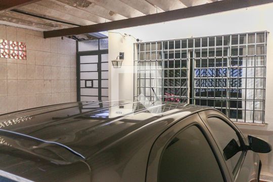 Garagem de casa à venda com 3 quartos, 210m² em Jardim Ernestina, São Paulo