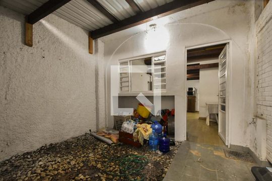 Garagem de casa para alugar com 3 quartos, 90m² em Jardim Aeroporto, São Paulo