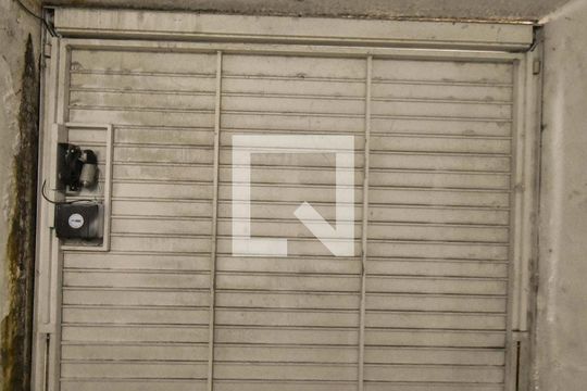Garagem de casa para alugar com 3 quartos, 90m² em Jardim Aeroporto, São Paulo