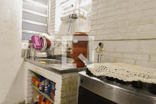 Cozinha de casa para alugar com 3 quartos, 90m² em Jardim Aeroporto, São Paulo