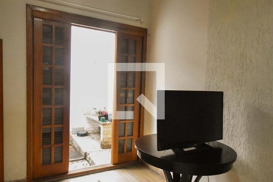 Banheiro Suíte 01 de casa à venda com 3 quartos, 90m² em Jardim Aeroporto, São Paulo