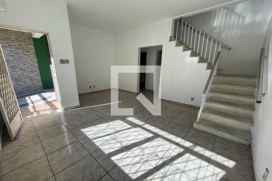 Sala de casa de condomínio para alugar com 4 quartos, 290m² em Freguesia (jacarepaguá), Rio de Janeiro