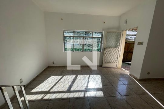 Sala de casa de condomínio para alugar com 4 quartos, 290m² em Freguesia (jacarepaguá), Rio de Janeiro